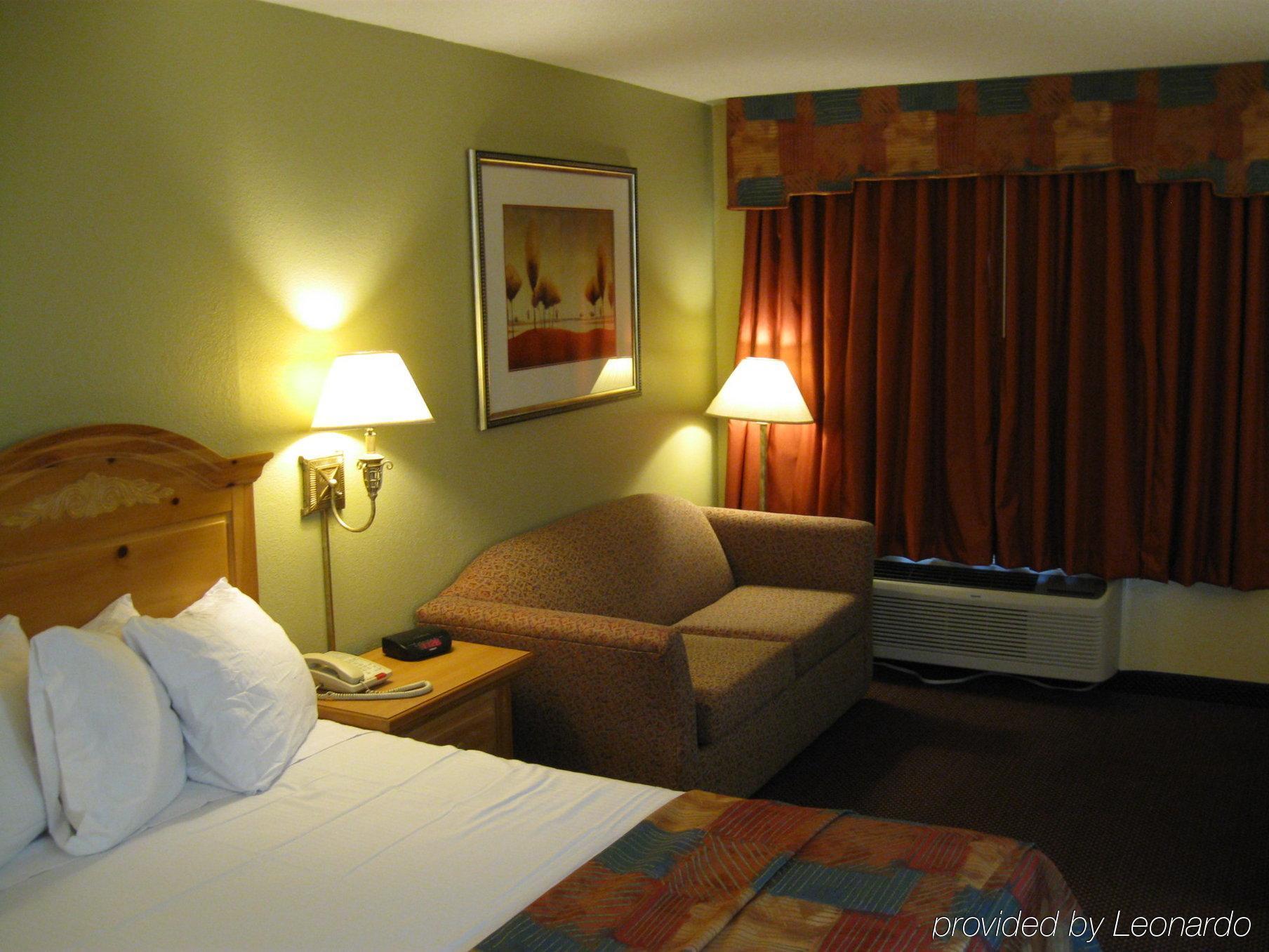 Hotel Baymont By Wyndham Terrell